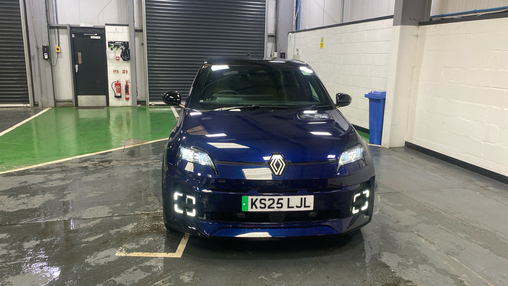 Renault 5 E-Tech Comfort Range 52Kwh Iconic Five Black #2