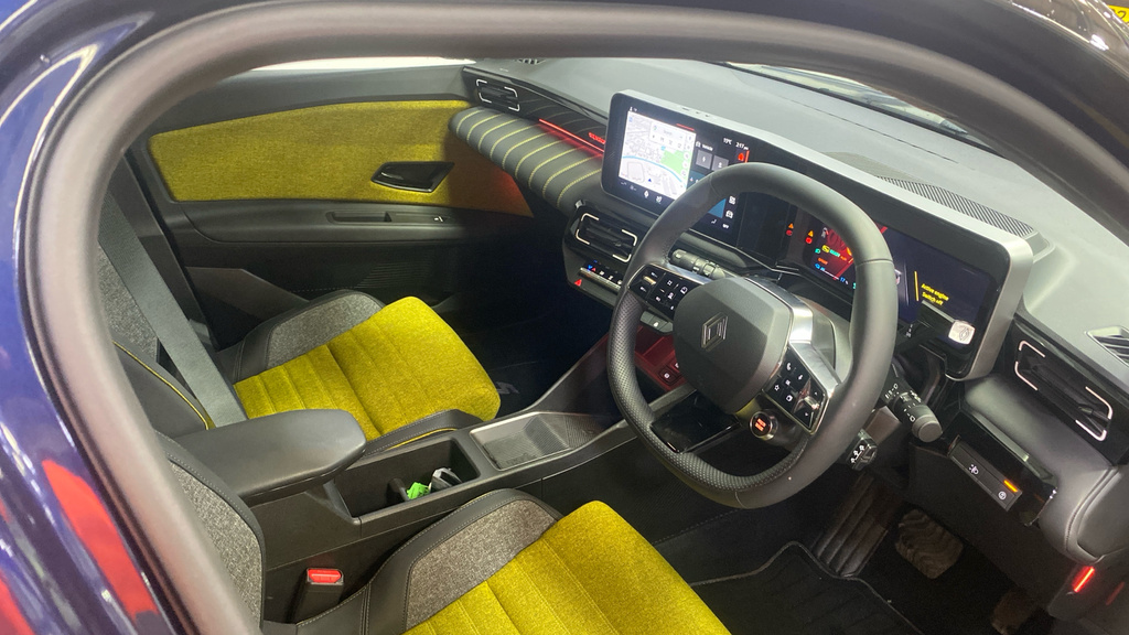 Renault 5 E-Tech Comfort Range 52Kwh Iconic Five Black #4