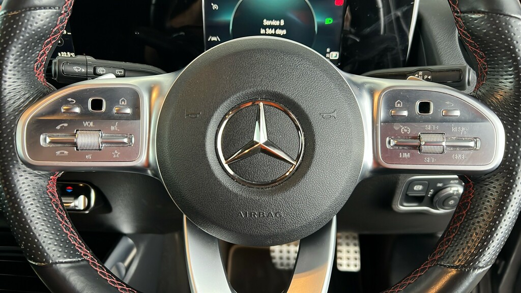 Mercedes-Benz GLB Class Glb 200 Amg Line Premium Red #28