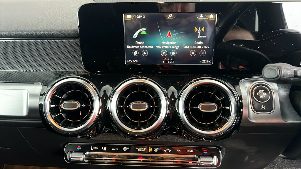 Mercedes-Benz GLB Class Glb 200 Amg Line Premium Red #16