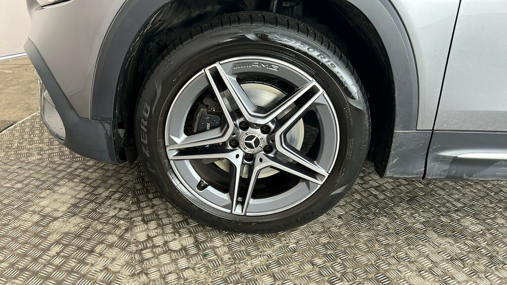 Mercedes-Benz GLB Class Glb 200 Amg Line Premium Red #19