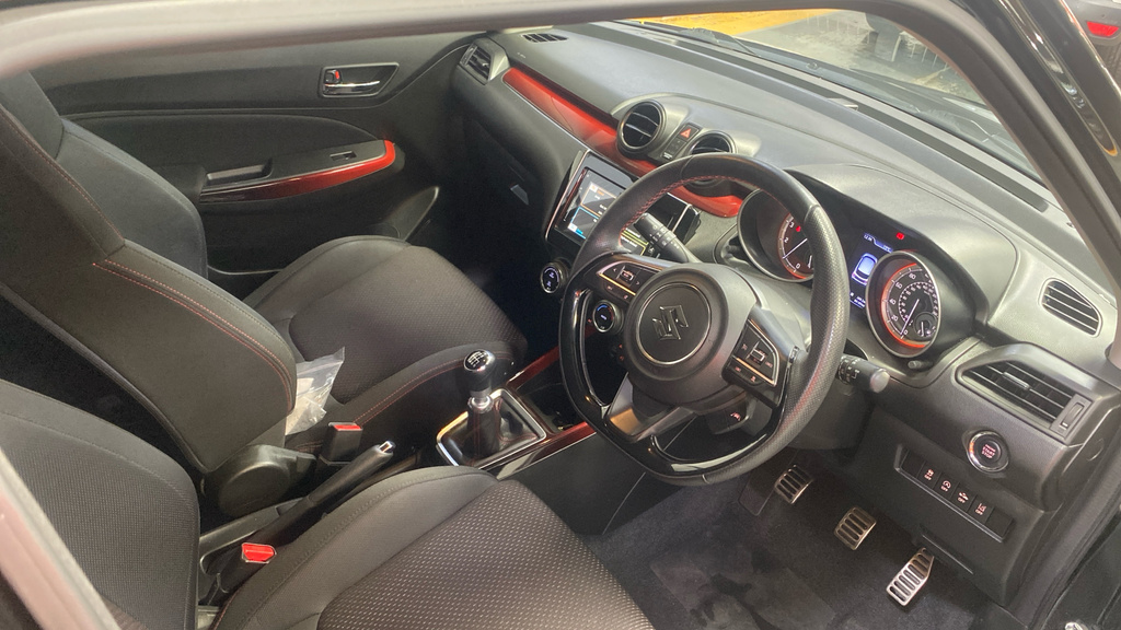 Suzuki Swift 1.4 Boosterjet Sport Black #4