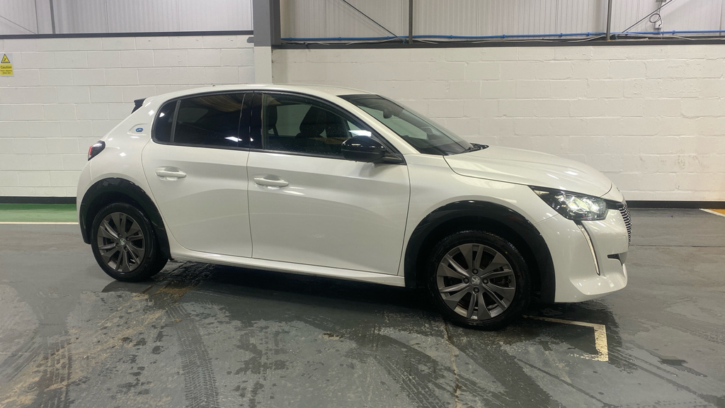Peugeot e-208 100Kw Allure Premium 50Kwh White #3