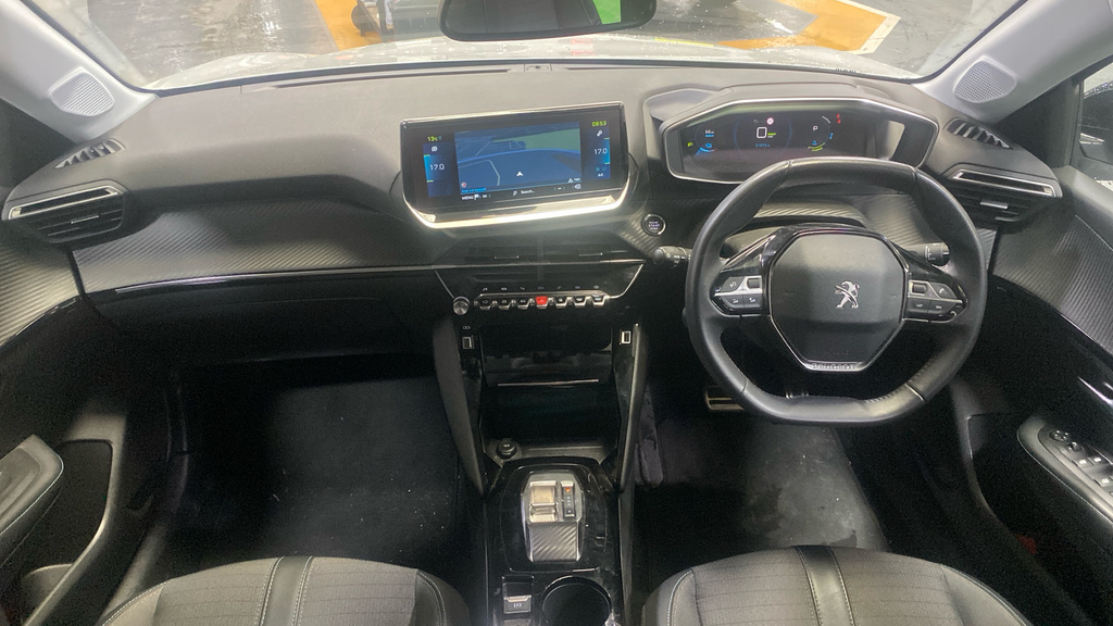 Peugeot e-208 100Kw Allure Premium 50Kwh White #4