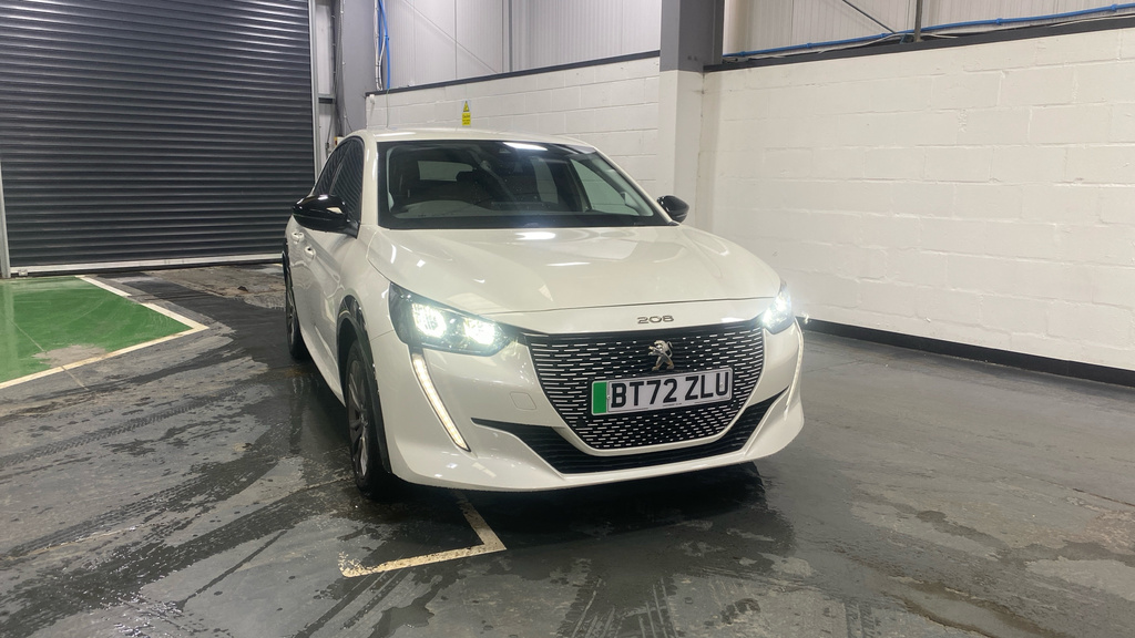 Peugeot e-208 100Kw Allure Premium 50Kwh White #2