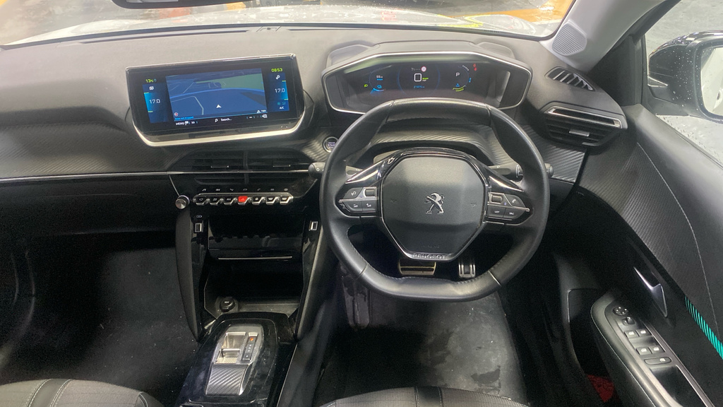 Peugeot e-208 100Kw Allure Premium 50Kwh White #5