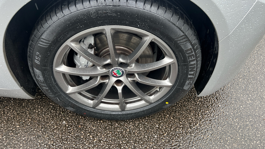 Alfa Romeo Giulia Veloce White #9