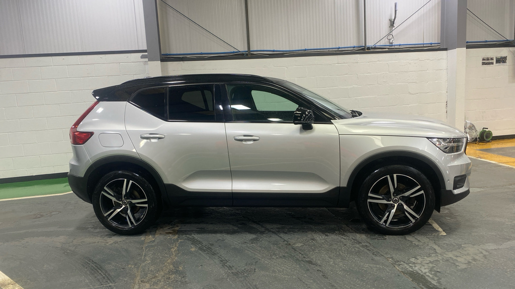 Volvo XC40 D4 Awd First Edition Black #2