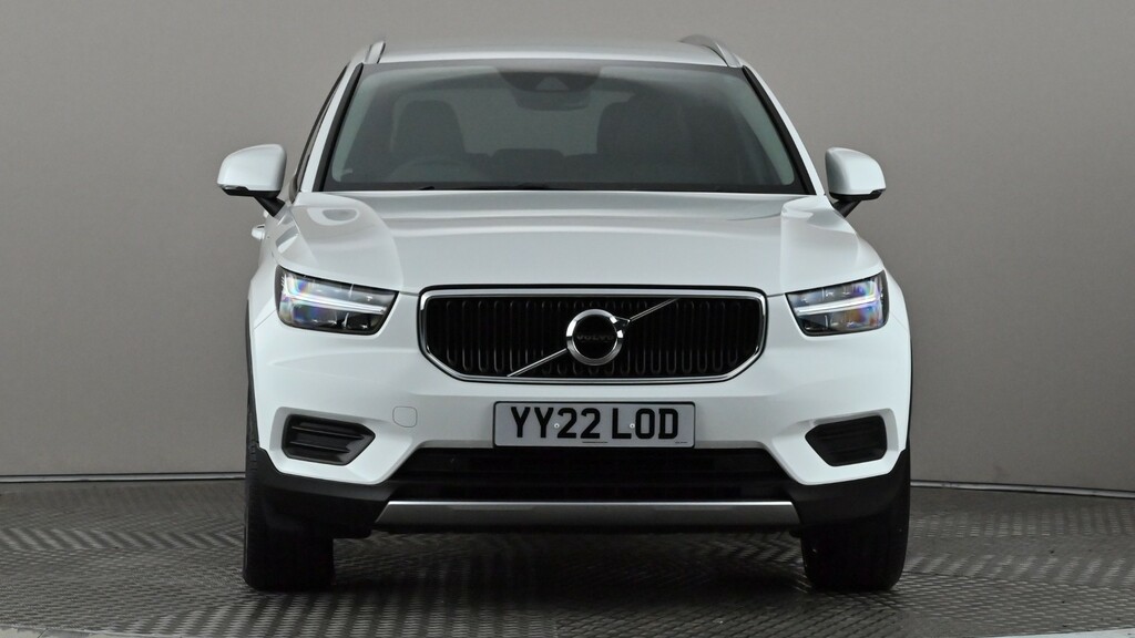 Volvo XC40 1.5 T3 163 Momentum Geartronic White #2