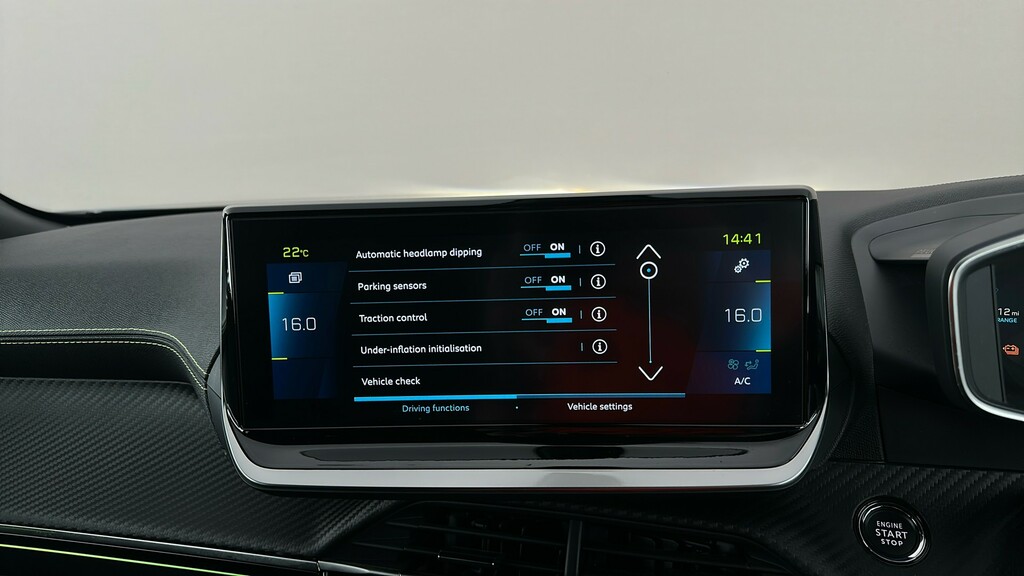 Peugeot e-2008 Active Premium White #16