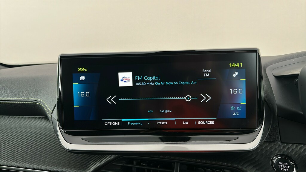 Peugeot e-2008 Active Premium White #36