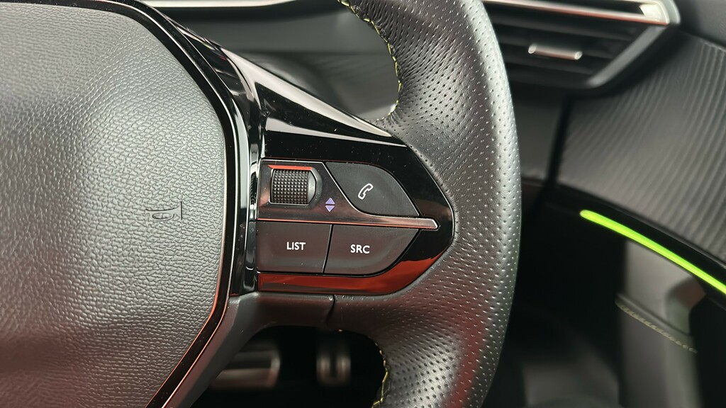 Peugeot e-2008 Active Premium White #32