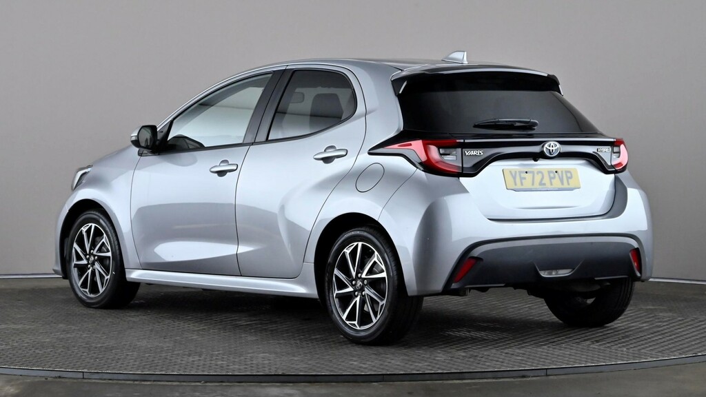 Toyota Yaris 1.5 Hybrid Design Cvt YF72PVP Silver #4