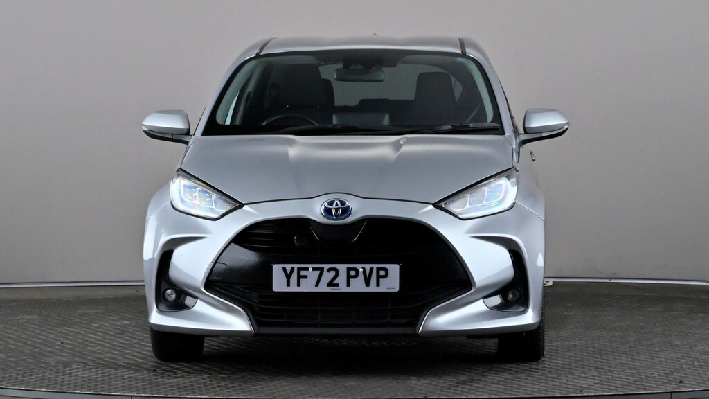 Toyota Yaris 1.5 Hybrid Design Cvt YF72PVP Silver #2