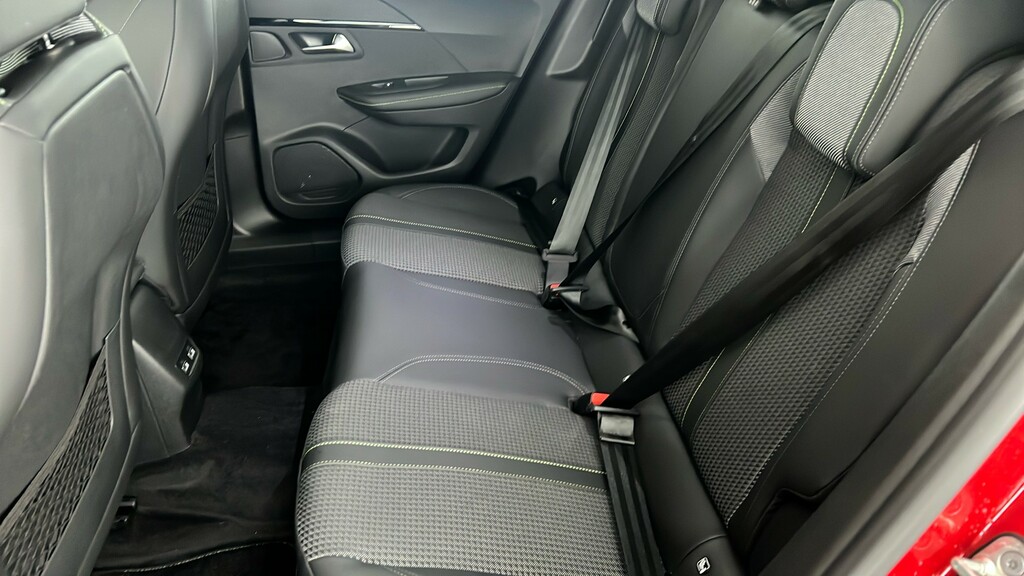 Peugeot e-2008 100Kw Active Premium-plus 50Kwh White #18