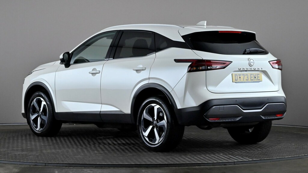 Nissan Qashqai 1.3 Dig-t Mh 158 N-connecta Xtronic White #4