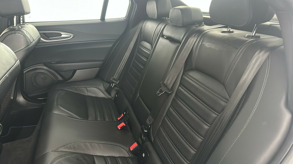Alfa Romeo Giulia 2.0 Tb 280 Veloce Red #17
