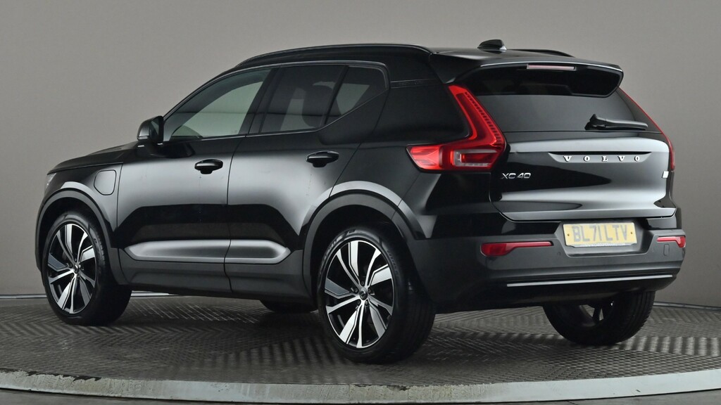 Volvo XC40 1.5 T5 Recharge Phev R Design Pro Black #4