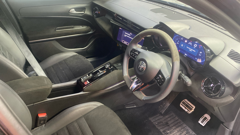 Alfa Romeo Junior 1.2 Turbo Ibrida Intensa Black #4