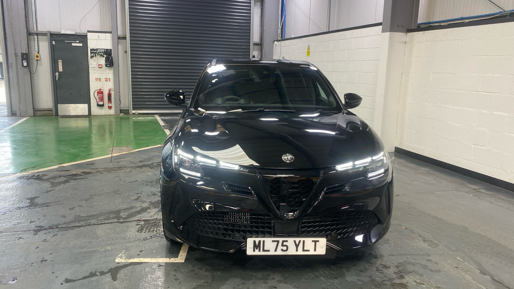 Alfa Romeo Junior 1.2 Turbo Ibrida Intensa Black #2