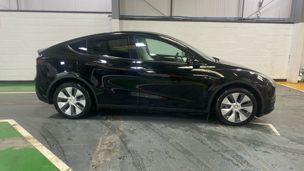 Tesla Model Y Long Range Awd Black #2