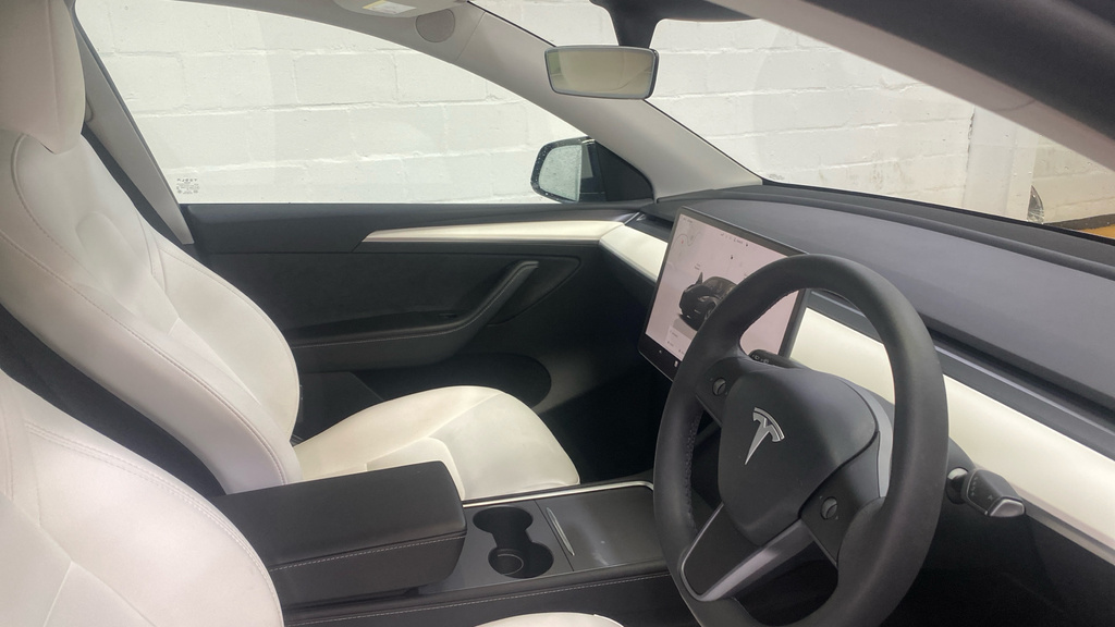 Tesla Model Y Long Range Awd Black #4