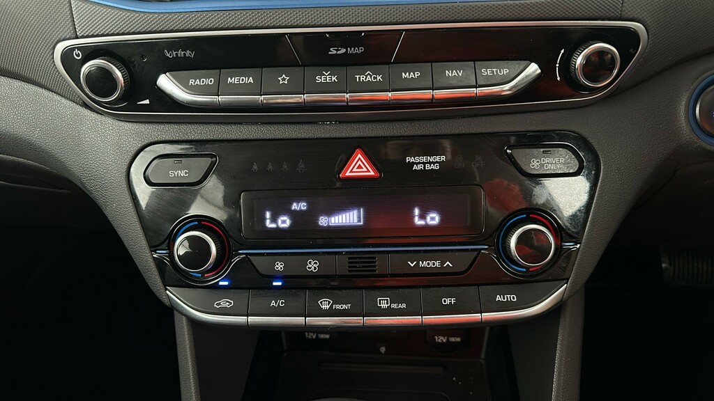 Hyundai Ioniq Premium White #27