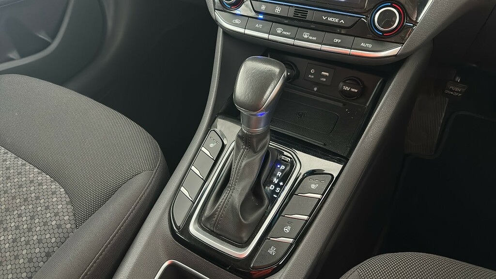 Hyundai Ioniq Premium White #28