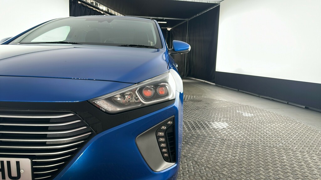 Hyundai Ioniq Premium White #20