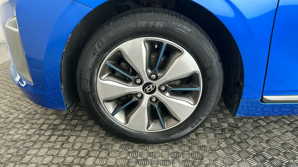 Hyundai Ioniq Premium White #19