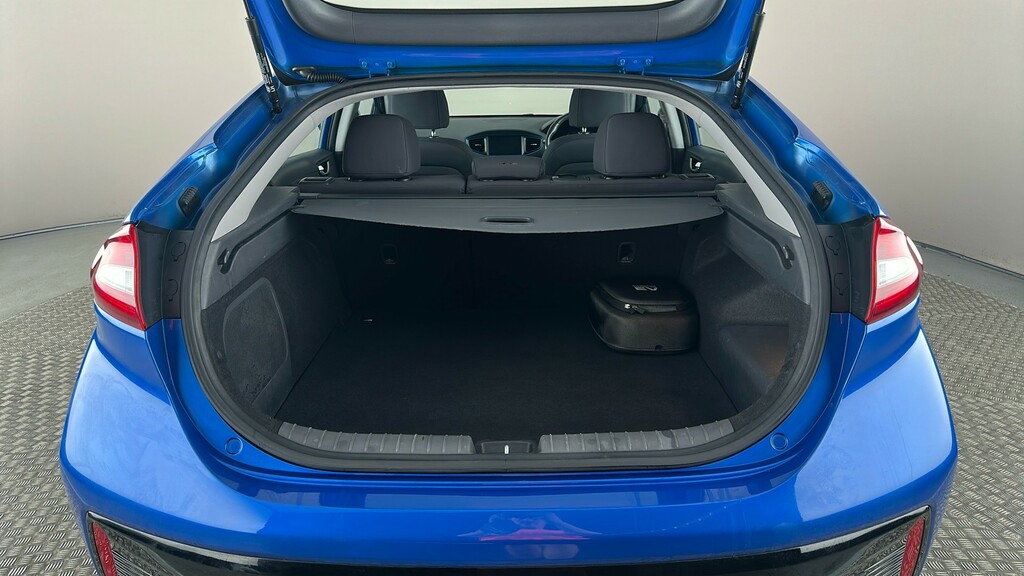 Hyundai Ioniq Premium White #22