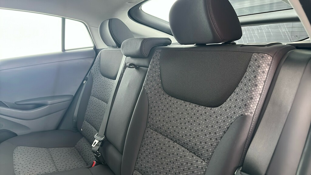 Hyundai Ioniq Premium White #18