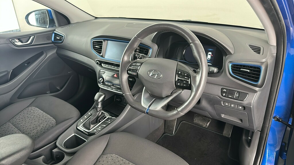Hyundai Ioniq Premium White #31