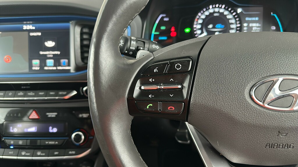 Hyundai Ioniq Premium White #29