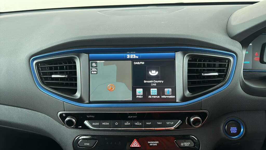 Hyundai Ioniq Premium White #16