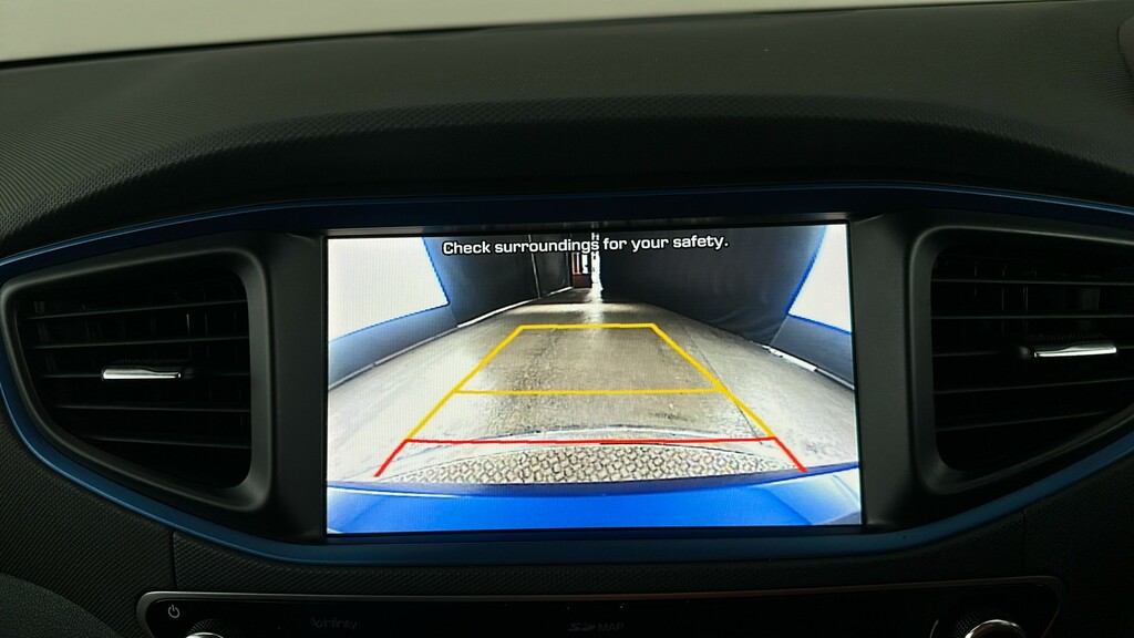 Hyundai Ioniq Premium White #26