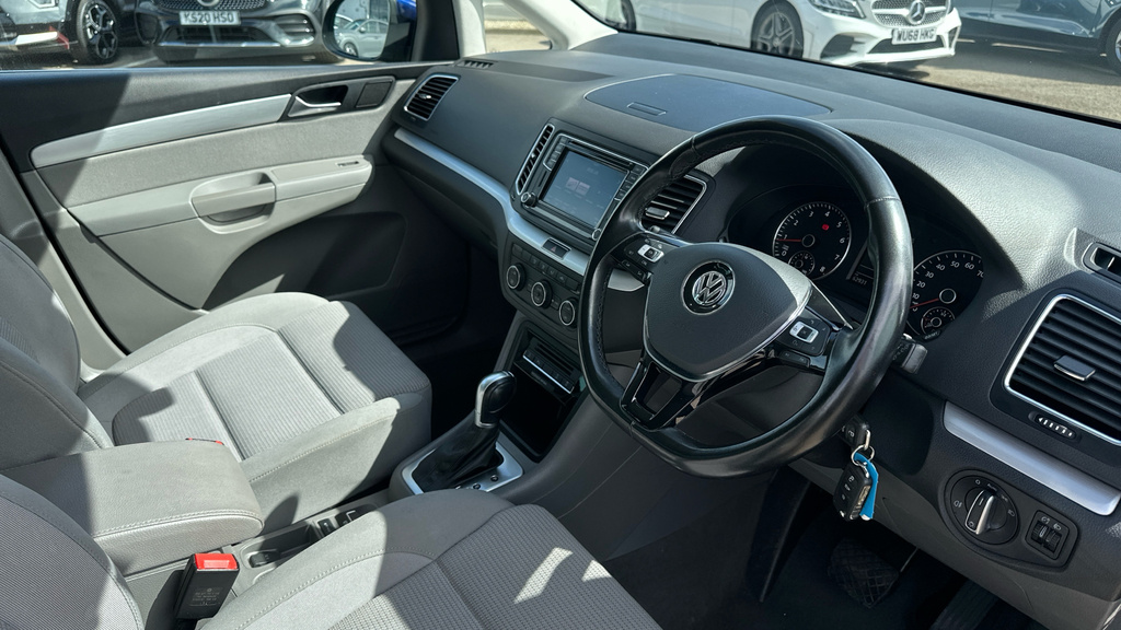 Volkswagen Sharan Sharan White #27