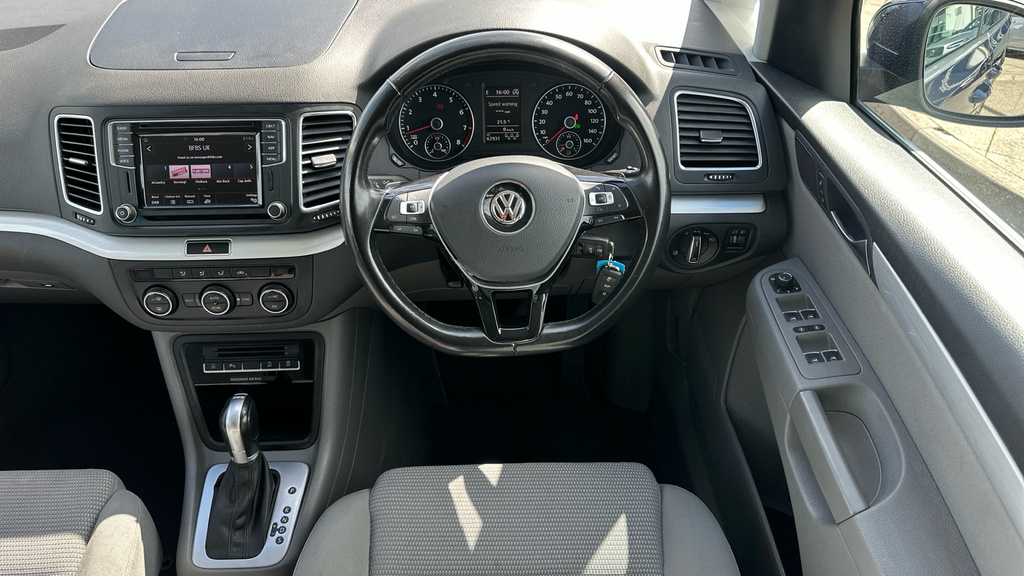 Volkswagen Sharan Sharan White #18