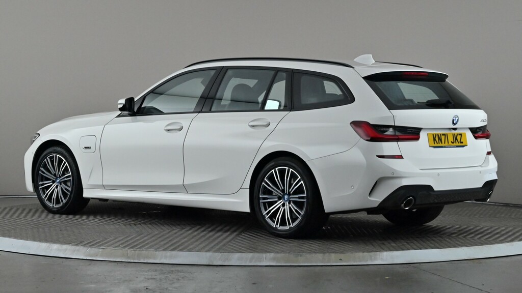 BMW 3 Series 330E M Sport Step KN71JKZ White #4