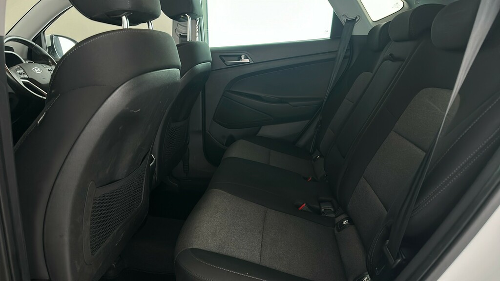 Hyundai Tucson Se Nav White #18