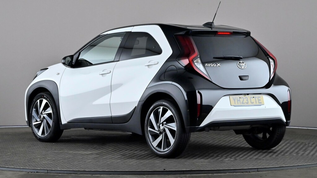 Toyota Aygo X 1.0 Vvt-i Edge White #4