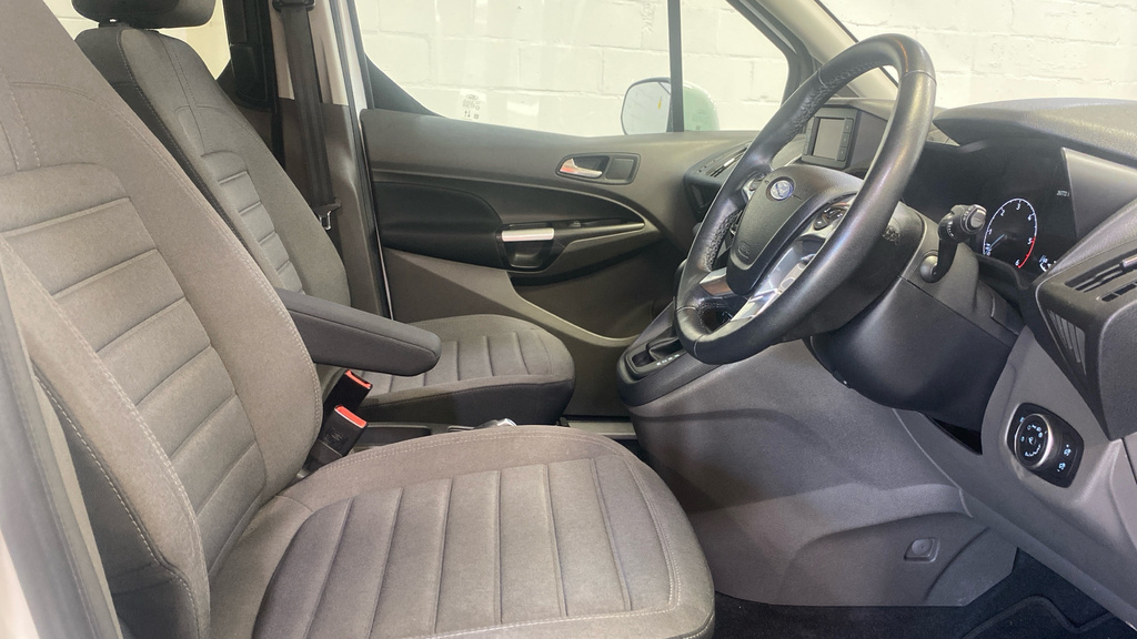 Ford Grand Tourneo Connect 1.5 Ecoblue 120 Titanium Powershift White #4