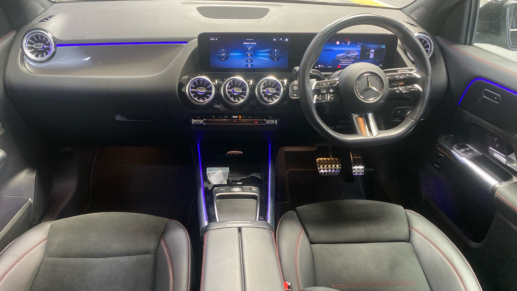 Mercedes-Benz GLA Class Gla 200 Amg Line Executive Black #6