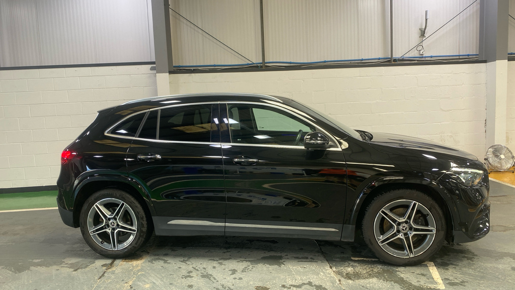 Mercedes-Benz GLA Class Gla 200 Amg Line Executive Black #3