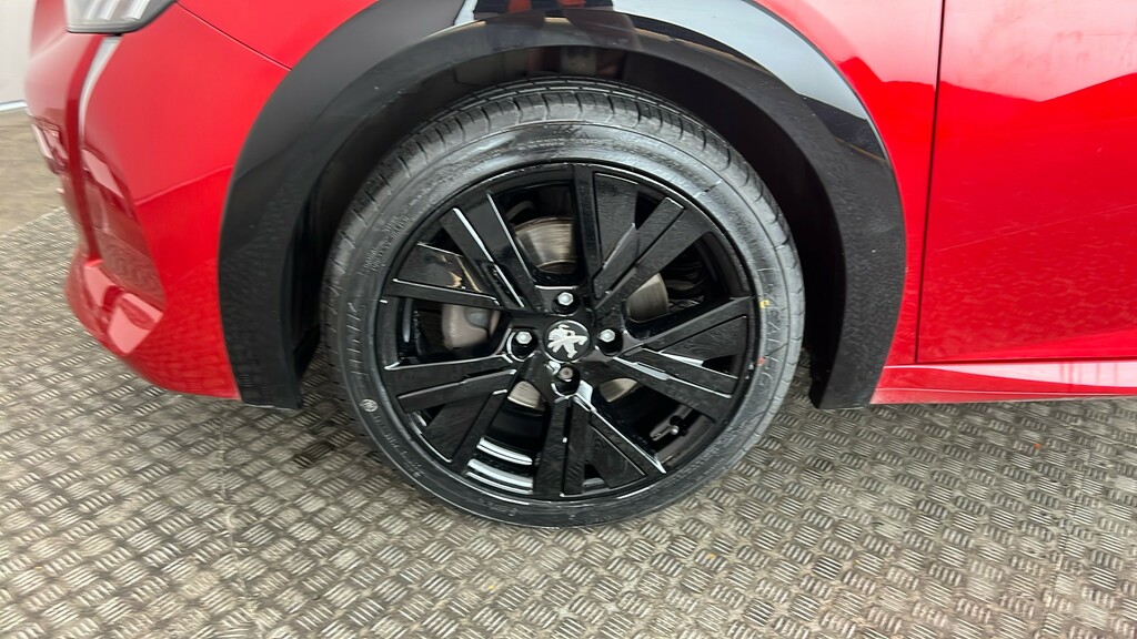Peugeot 208 Allure Premium Red #18