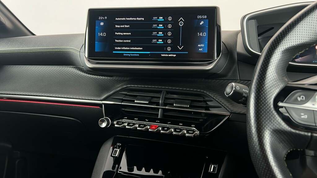 Peugeot 208 Allure Premium Red #16
