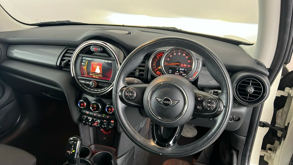 Mini Hatch Cooper Euro 6 3-Door Black #14