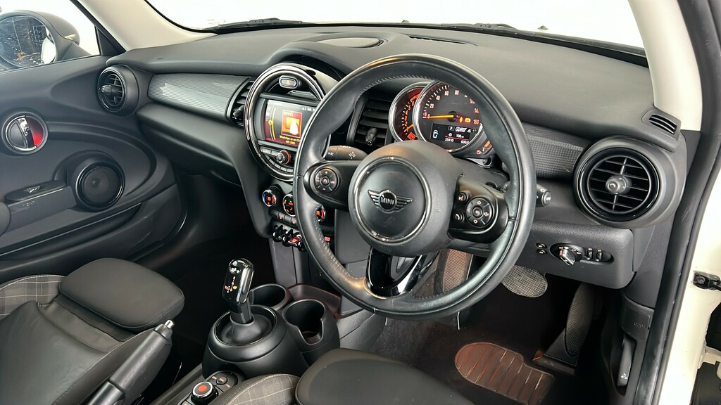 Mini Hatch Cooper Euro 6 3-Door Black #13