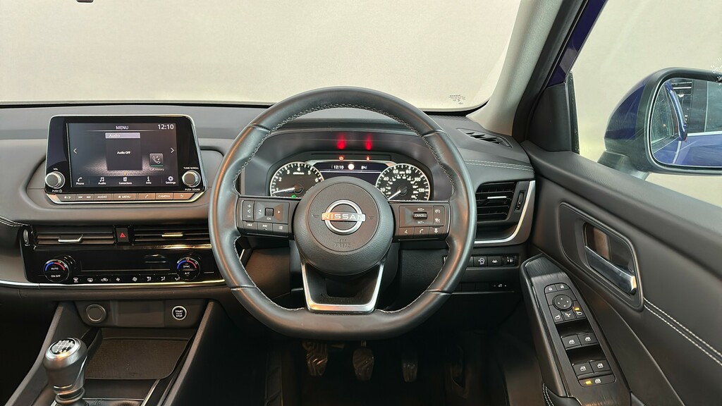 Nissan Qashqai Hatchback Red #15