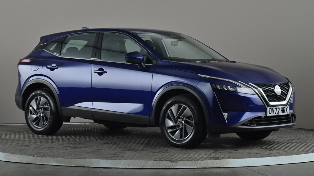 Nissan Qashqai Hatchback Red #1